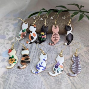 Boucles d&#39;oreilles chat élégantes - Breloques et crochets hypoallergéniques en plaqué or, 10 styles, cadeau pour amoureux des chats, bijoux pour femme chat fou, légers et amusants