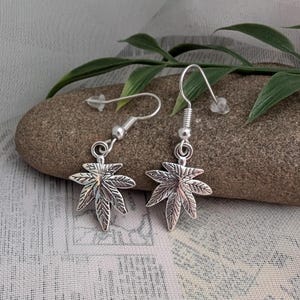 Boucles d'oreilles en forme de feuille d'argent – Crochets hypoallergéniques en acier inoxydable