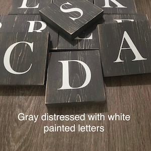 Scrabble Wall Tiles gris angustiado, letras de pared, letras de scrabble, rústico, letras de madera, pintado a mano, crucigrama de pared, galería de pared