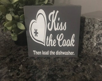 Letrero de madera "Besa al cocinero", decoración de cocina rústica.