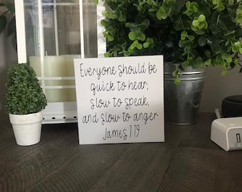 Iedereen zou snel moeten horen, traag om te spreken en langzaam tot woede James 1:19, bijbelversteken, schriftteken, christelijk geschenk, houten bord