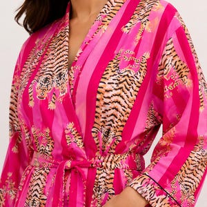 Rosa tigermönstrad bomulls kimono-morgonrock, handgjord loungewear, lätt badrock