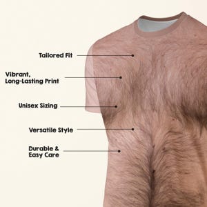 Puede incluir: Una camiseta con una impresi&oacute;n realista de un torso peludo. La camiseta tiene cuello redondo y mangas cortas. El texto en la camiseta dice: Corte a medida, Impresi&oacute;n vibrante y duradera, Talla unisex, Estilo vers&aacute;til, Duradero y f&aacute;cil cuidado.