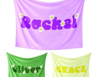 Manta polar personalizada con nombre, color y fuente de margaritas, suave, cálida y acogedora, ideal como regalo para familia, mascotas, niños y él/ella.