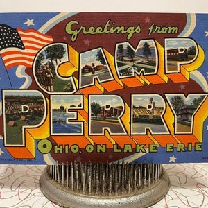 Salutations vintage de Camp Perry Lake Erie Ohio Carte postale souvenir avec 2 cents Thomas Jefferson Stamp Junk Journal