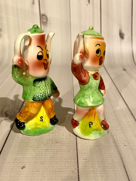 Vintage Elvin Anthropomorphic Tea Kettle and Coffee Pot Salt and