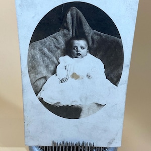 carte postale réelle vintage d’un bébé Junk Journal Ephemera