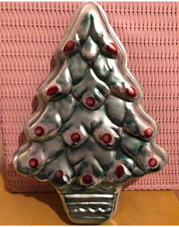 Vintage Christmas Tree Cake Pan, Xmas Farm House Decor, Holiday Tree Baking  Dish, Metal Christmas Kitchen, X-mas Tree Mold 