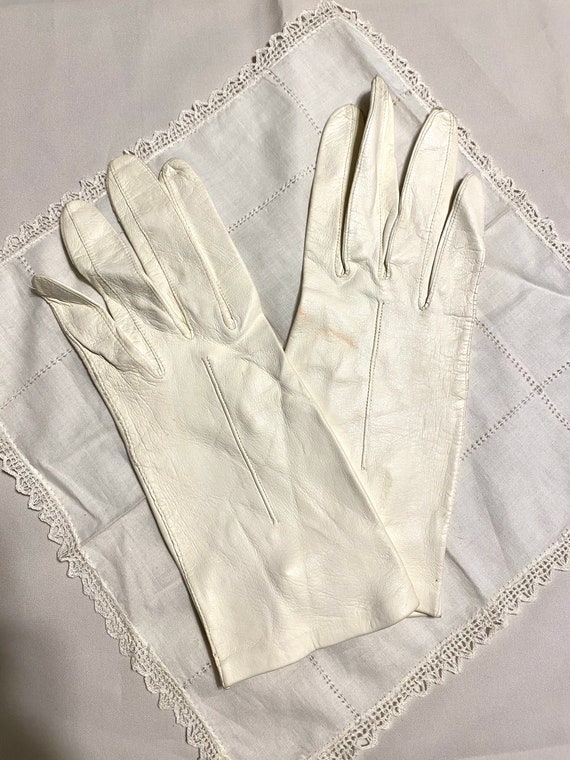 chinese dress ladies Men's Gloves with Snaps - White main image 1