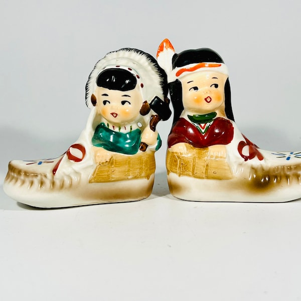 millésimes Amérindiens et mocassins salières et poivrières