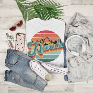 Nevada Retro Style Sublimation 2 DESIGN Varianten Vintage Retro Sonnenuntergang Bunter Vintage Nevada Home State Grafiken DRUCKBAR Florida Print