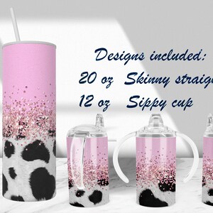 K&ouml;nnte beinhalten: Zwei rosa Edelstahlbecher mit Kuhmuster und rosafarbenem Glitzerdesign. Der gr&ouml;&szlig;ere Becher ist 20 oz gro&szlig; und hat ein schlankes, gerades Design. Der kleinere Becher ist 12 oz gro&szlig; und hat ein Trinklerndesign. Designs enthalten: 20 oz Skinny straight 12 oz Sippy cup
