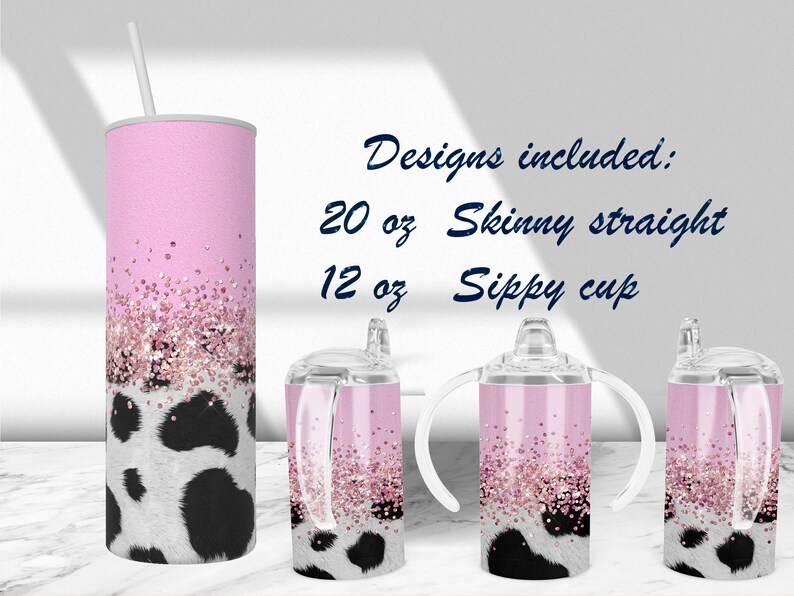K&ouml;nnte beinhalten: Zwei rosa Edelstahlbecher mit Kuhmuster und rosafarbenem Glitzerdesign. Der gr&ouml;&szlig;ere Becher ist 20 oz gro&szlig; und hat ein schlankes, gerades Design. Der kleinere Becher ist 12 oz gro&szlig; und hat ein Trinklerndesign. Designs enthalten: 20 oz Skinny straight 12 oz Sippy cup