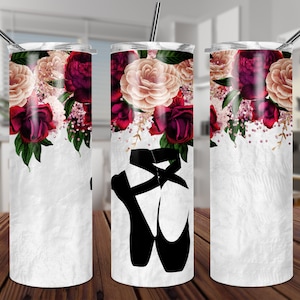 Zapatos de ballet 20oz Skinny Tumbler DISEÑO sin costuras bailarina de ballet PLANTILLA rosa granate rosas pointe agregar nombre personalizar PNG bailarina de ballet