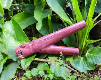 Palo Sangrd Jaguar rzeźbiony w Kuripe Puma, zwierzę duchowe, ceremonialne narzędzie szamańskie