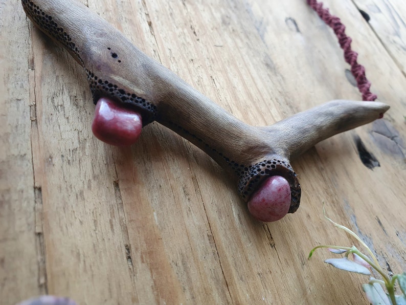 Hand carved wooden necklace with Rhodonite crystals and macrame spiral