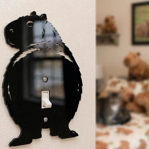 Placa embellecedora para interruptor de luz con diseño de trasero de capibara - Placa de pared acrílica para decoración de habitaciones con animales salvajes y mascotas.