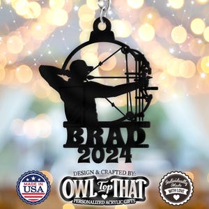 Peut inclure: Silhouette noire d'un archer avec un arc et une flèche sur un fond blanc. Le texte "BRAD 2024" est sous la silhouette. Le texte "DESIGN & CRAFTED BY: OWL TOP THAT PERSONALIZED ACRYLIC GIFTS" est sous le texte "BRAD 2024".