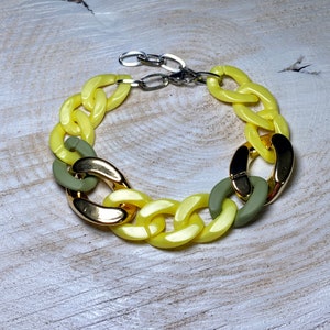 Bracelet "Giallo Verde", Coarse links, Chunky Chain, Statement, Oversitz, Link chain, Acrylic chain, Armoured chain, yellow, green, gold, metallic,
