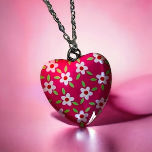 Necklace with pendant, heart, playful, Valentine&#39;s Day, love, girl, short necklace with heart pendant, pink, flowers, woman, child, gift