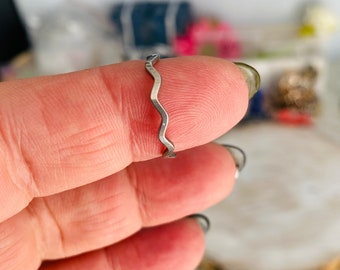 Finger ring wave line, universal, adjustable, stainless steel, silver, size 16 to approx. size 20 adjustable, for bending, adjusting, zig zag, water,