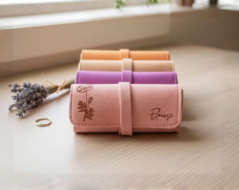 Portagioie da viaggio personalizzato con fiore di nascita, confezione regalo personalizzata, regali da viaggio personalizzati e accessori essenziali