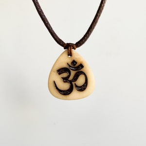 Om Necklace Pendant, Personalized Hindu Necklace, Vegan Yoga jewelry, Spiritual Gift, Yoga Gift