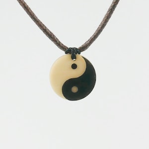 Yin Yang-kettinghanger, gepersonaliseerde herenketting, aangepast veganistisch brievenbuscadeau, cadeau vriendje voor hem