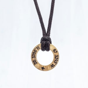 Surfer-coördinaatketting, strandsurfketting, gepersonaliseerd Where We Met-ketting, waterdichte reisketting, cadeau vriendje