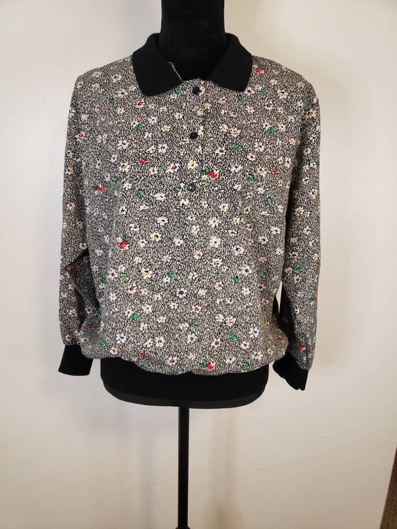 Vintage Cottage Kraft lightweight blouse with appliques