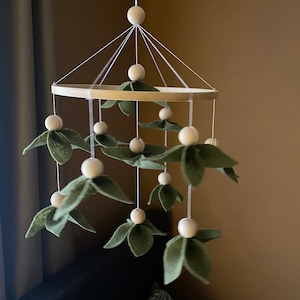 Baby Leaf Mobile Baptism Gifts Boho Gender Neutral Nursery Decor Forest Hanging Plant Mobile Green Nursery Decor