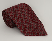 Saks 5th Ave Burgundy and Gold quot Chain Link Pattern quot Made in USA Men 39 s Silk Tie