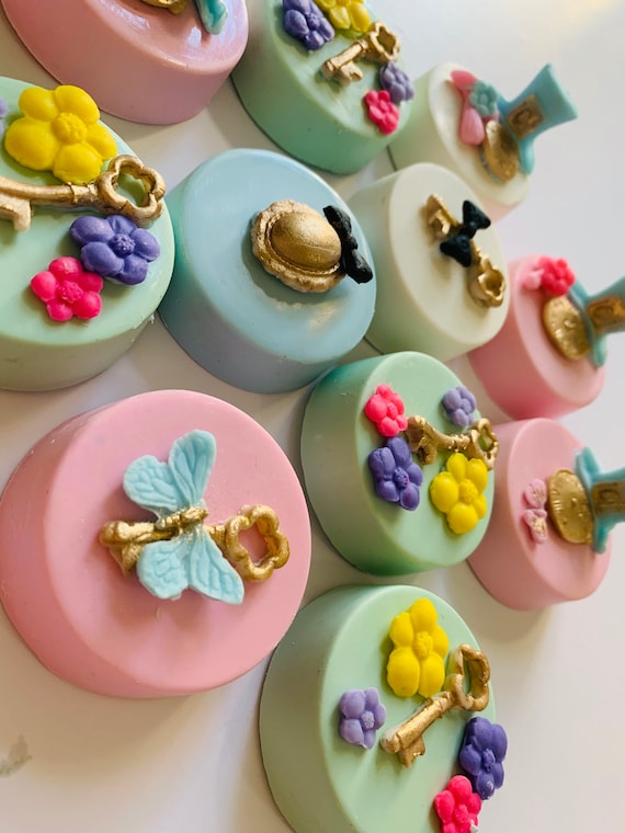 Alice in Wonderland Cake, Alice Cake, Alice In Wonderland Cookies, Alice  In Wonderland Cupcakes, Alice In Wonderland Oreos, Alice In Wonderland  Cake Ideas, Alice In Wonderland Party Supply
