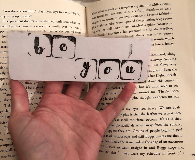 lesbian thumbs bookmark Lesbian thumbs bookmark