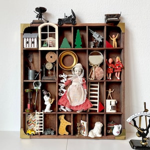 Shadowbox Curiosity Collection, Altar Innendekoration aus Vintage Nippes, Regal Vintage, Deko Set, Schrank Kuriosität