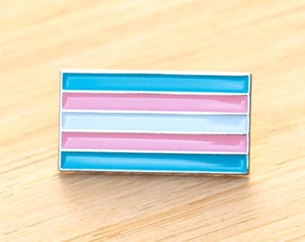 Transgender Pride Pink Blau Weiße Flagge 1 &quot;Anstecknadel Abzeichen LGBTQ LGBTQ + LGBT Tran Trans unterstützt Wohltätigkeit