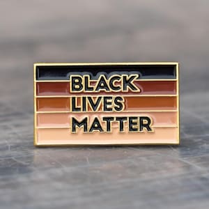 Black Lives Matter Gestreepte Vlag 1" Reversspeld Badge Goud BLM Juneteenth MLK Gelijkheid Eenheid Justitie Protest Samen sterker ondersteunt het goede doel