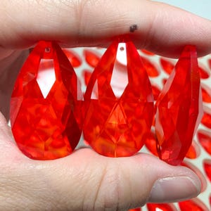 38mm Light Siam Bright Red Teardrop for Sun Catcher, 1.5 Inch Pear Raindrop Pendant Glass Crystal Window Prism DIY Suncatcher Supplies CC32