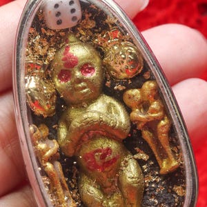 Kuman Thong - Etsy