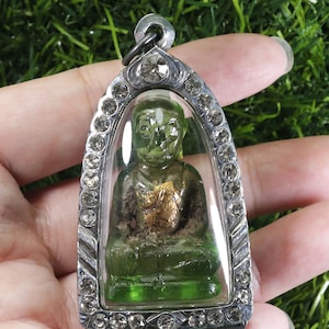 Stone buddha, Blood Green Crystal Carved in Phra Hin, Thai amulet talisman, Phra Kaew, Pendant, Wat Phra Kaew, Charm, Crystal Green Stone