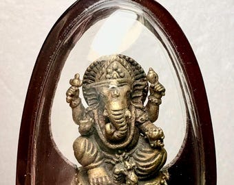 Collar con colgante de latón de Ganesh: Amuleto del dios hindú
