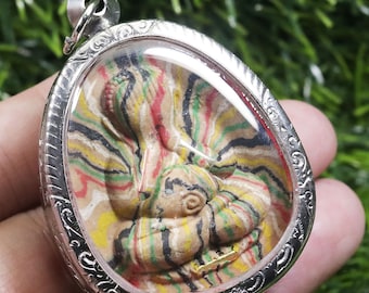 Phra Pidta Thai Amulet: LP Pae Rainbow Buddha Pendant