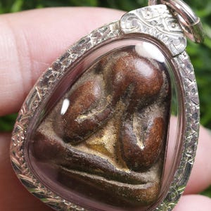Phra Pidta LP Kaew Thai Amulet: Old Buddha Pendant, Silver Case