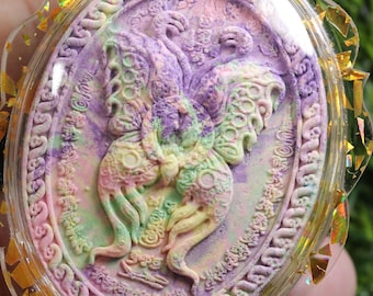 蝶のサリカタイのお守り：クルエバ・クリツァナ幸運ペンダント - Etsy 日本