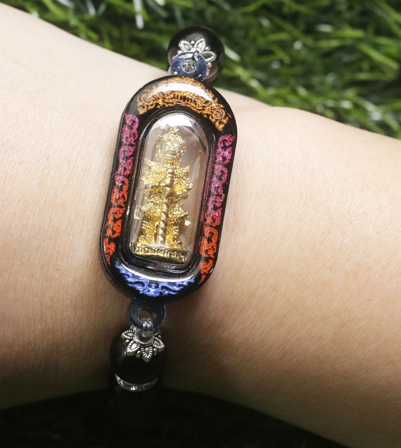 タイ凄い寺院のお守りブレスレット タイのお守りタイの仏教の赤い綿の