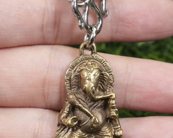 Collar colgante de latón con Ganesha: amuleto del dios hindú
