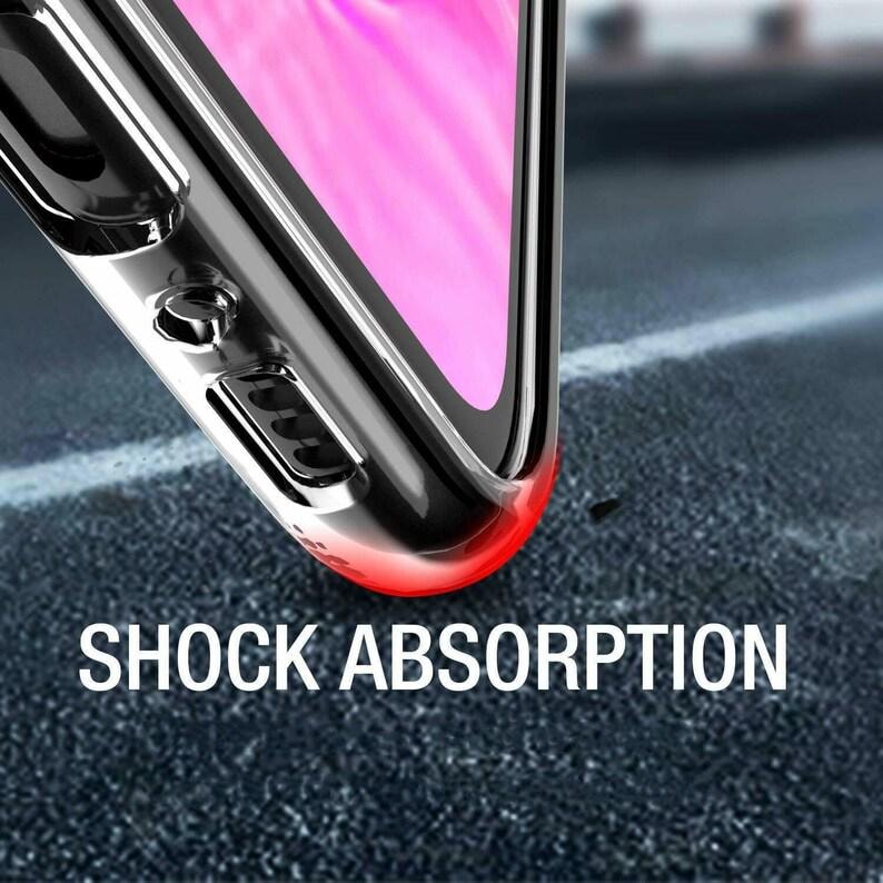 Peut inclure: Gros plan sur une coque de t&eacute;l&eacute;phone transparente avec une bordure noire. La coque est con&ccedil;ue pour absorber les chocs et prot&eacute;ger le t&eacute;l&eacute;phone. Le texte "SHOCK ABSORPTION" est imprim&eacute; sur la surface.
