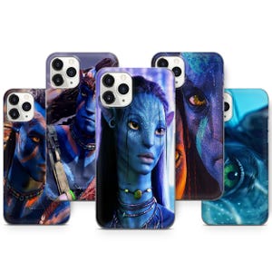 Puede incluir: Juego de tres tazas de cerámica con acabado mate moteado. Las tazas son de color crema, gris claro y gris oscuro. Cada taza tiene un diseño simple y minimalista.