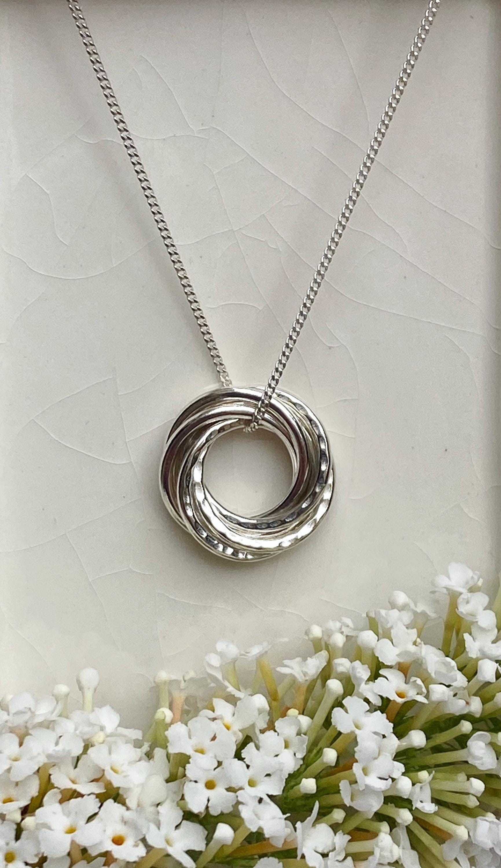 Five Sterling Silver Interlocking Rings Necklace: Family of 5 Eternity ...