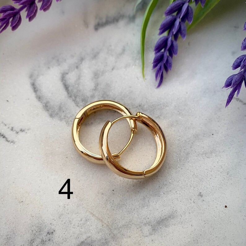 Modern Simple Gold Earrings Everyday Dainty Hoop Earrings Minimalist Gold Earrings Gold Huggie Tiny Thick 14K Gold Vermeil Hoop Earrings
